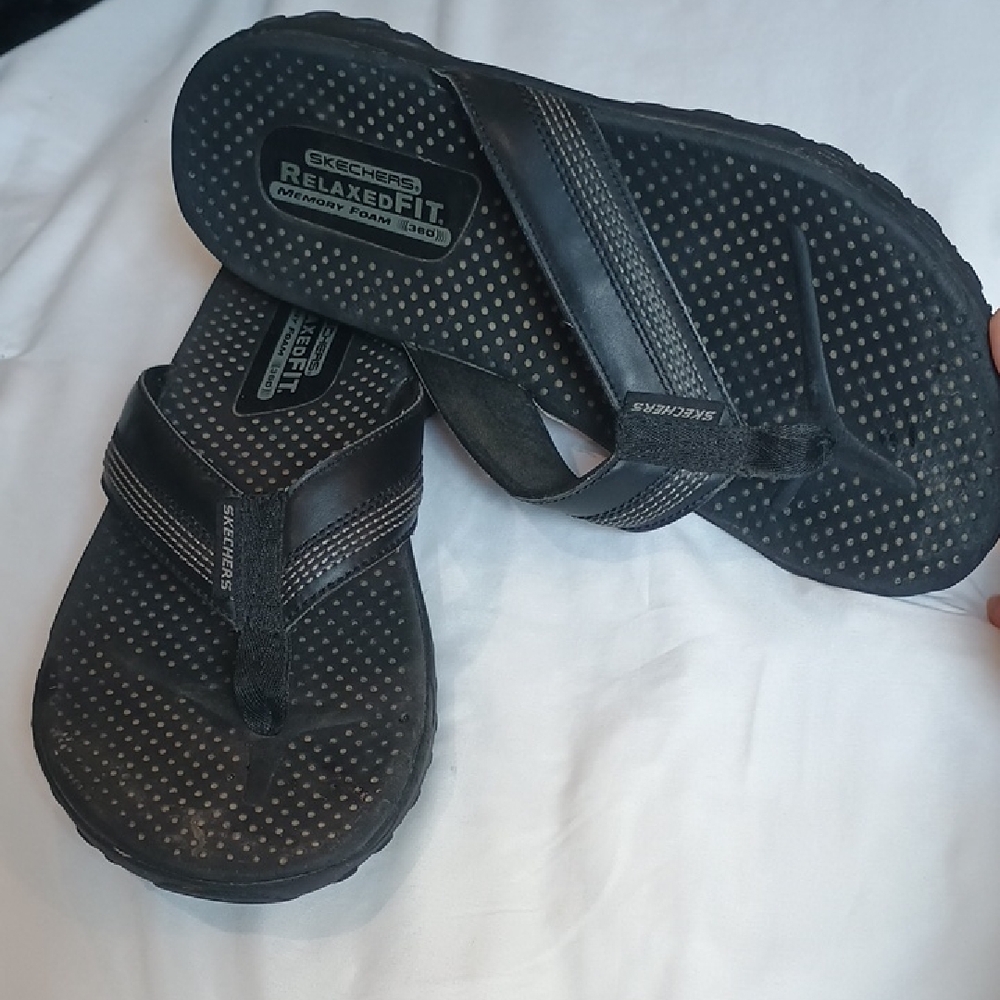 Men's Skechers Relaxed Fit Black Flip Flops Sz 10